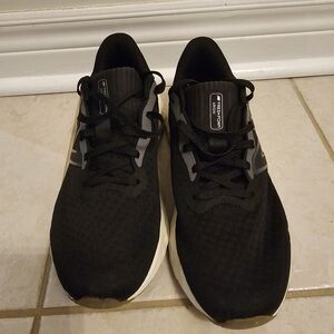 New Balance Women Black Running Shoes